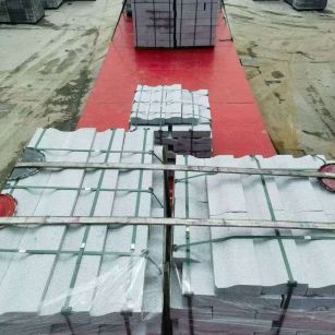 固原 芝麻白仿形加直形路沿石出货日常