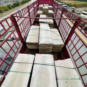 固原 黄金麻花岗岩荔枝面，光面毛板装车完成