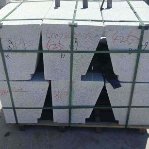 固原 芝麻白异形坐凳，石凳