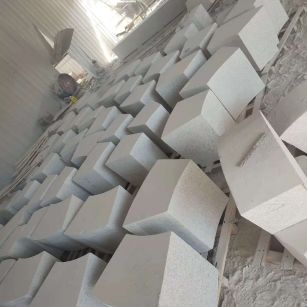 固原 白麻花岗岩异形坐凳