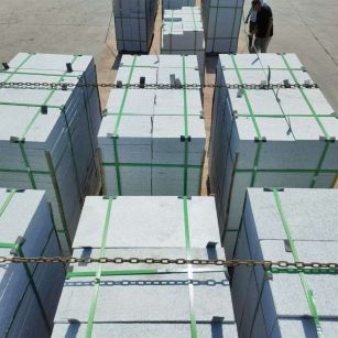 固原 芝麻白花岗岩5公分地铺石 花岗岩厂家工厂装车日常