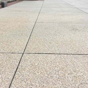 固原 黄金麻花岗岩石板材荔枝面地面铺装效果