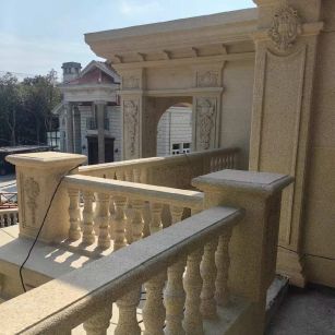 固原 黄金麻别墅外墙干挂雕花配合阳台栏杆花瓶柱