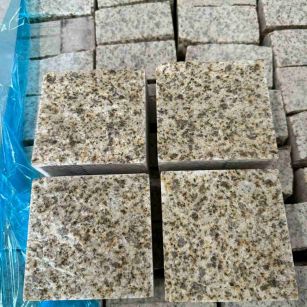 固原 黄金麻花岗岩自然面小方块，弹石，马蹄石等