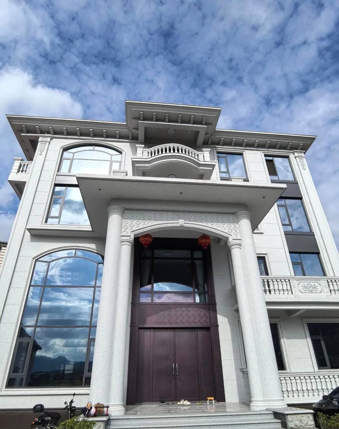 固原白麻别墅外墙干挂石材效果示例