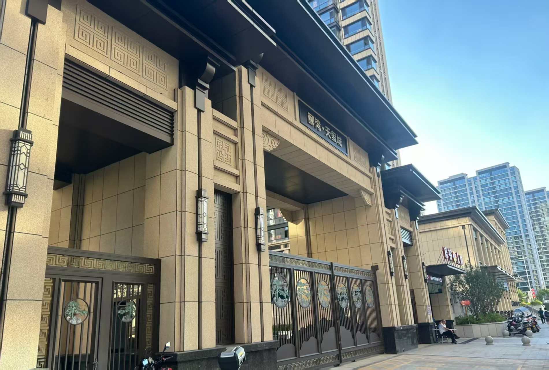 固原 黄金麻花岗岩荔枝面小区门楼外墙干挂