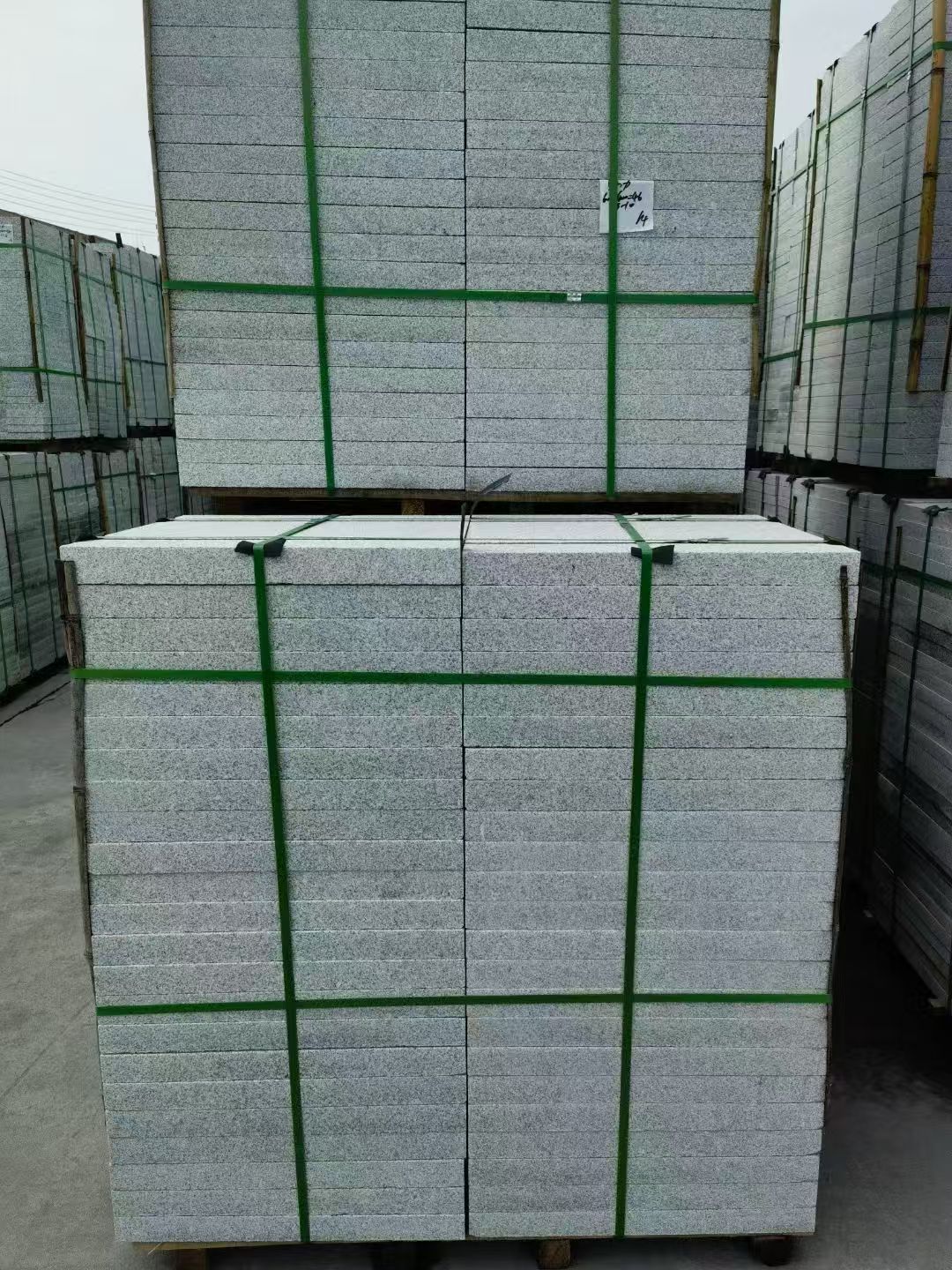 固原 芝麻白火烧，园林广场市政工程地铺石，1.8~5.0厚均有现货