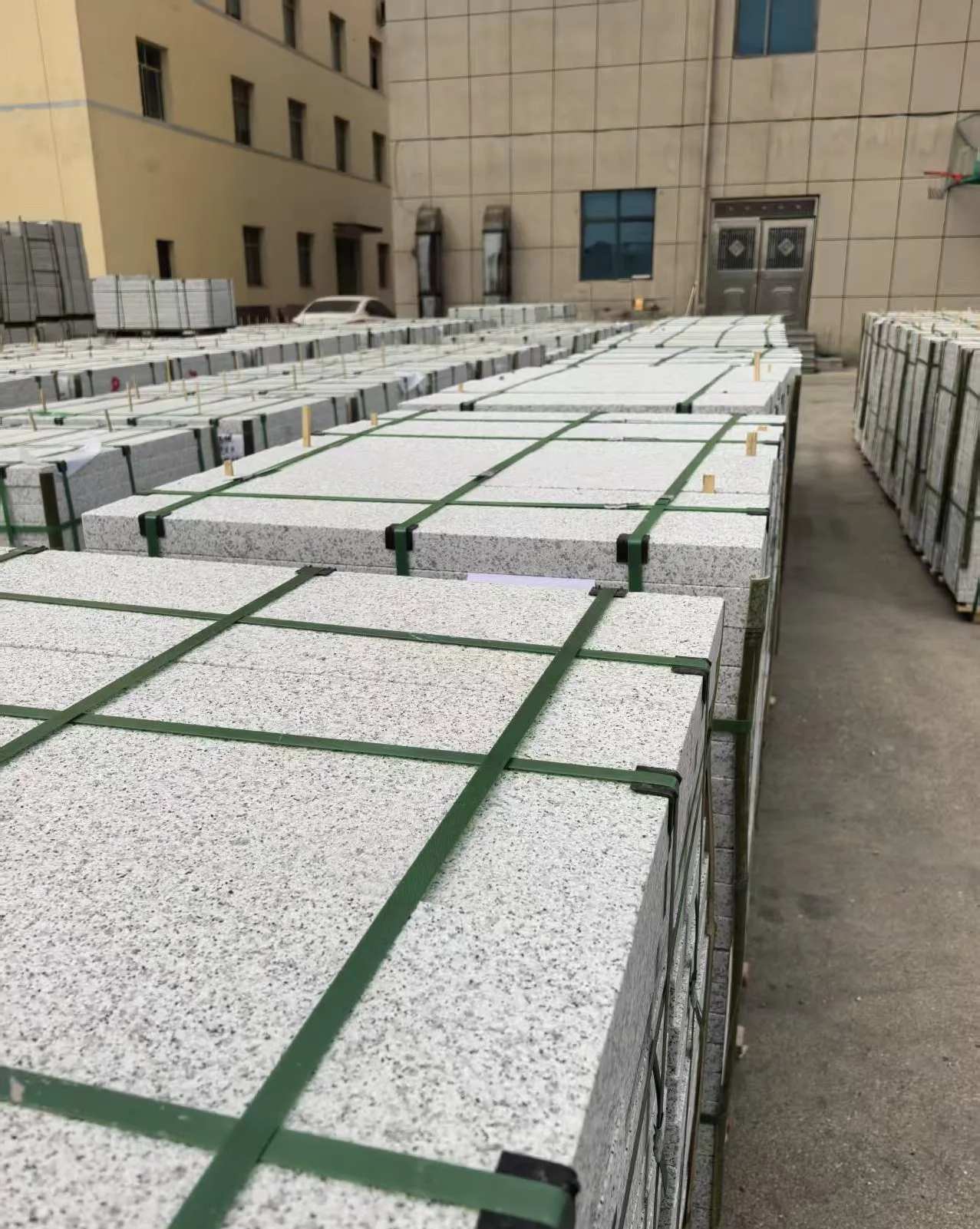 固原 白麻花岗岩5.0公分荔枝面地铺石