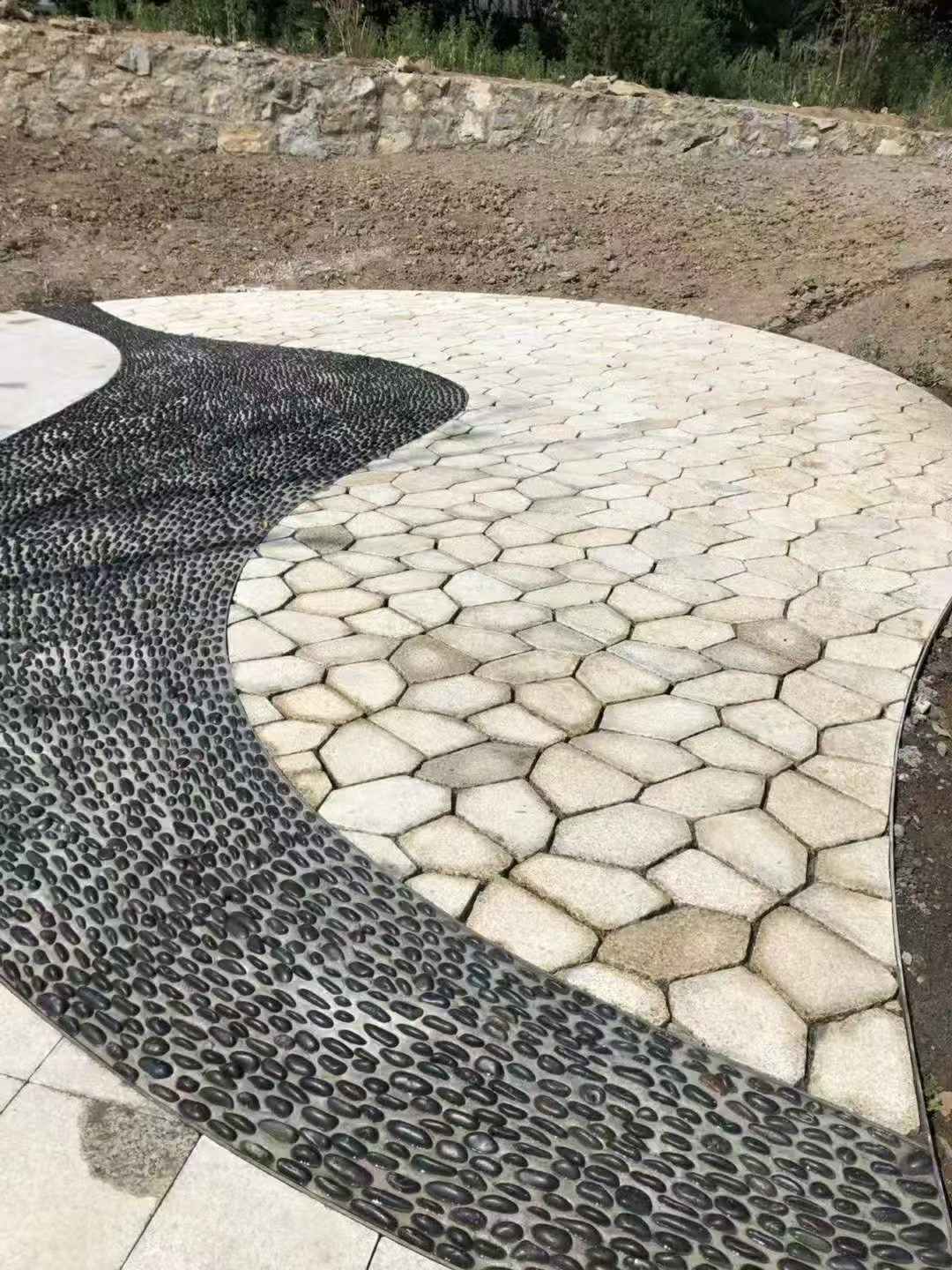 固原 黄金麻冰裂纹地铺石工地铺装案例