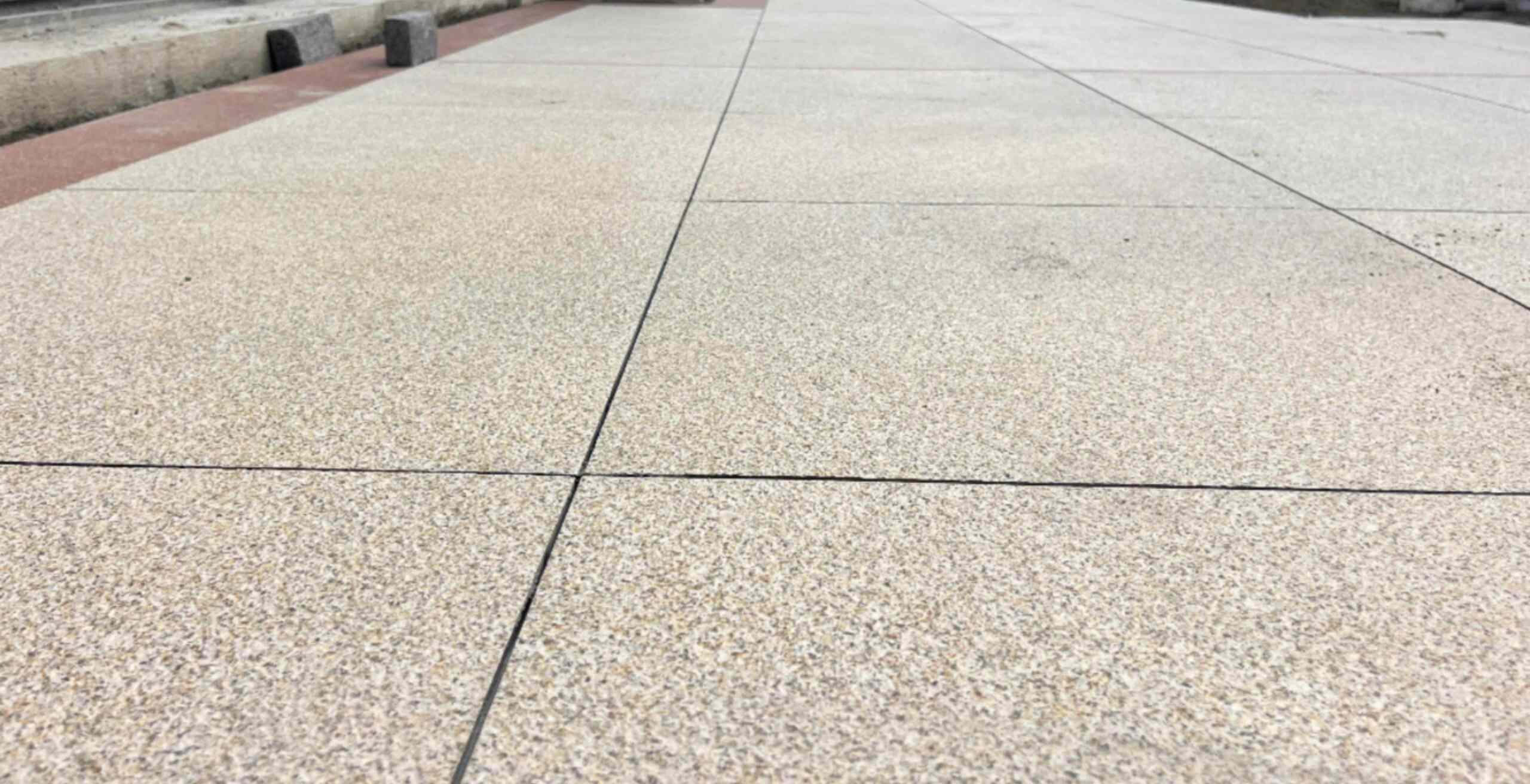 固原 黄金麻花岗岩石板材荔枝面地面铺装效果