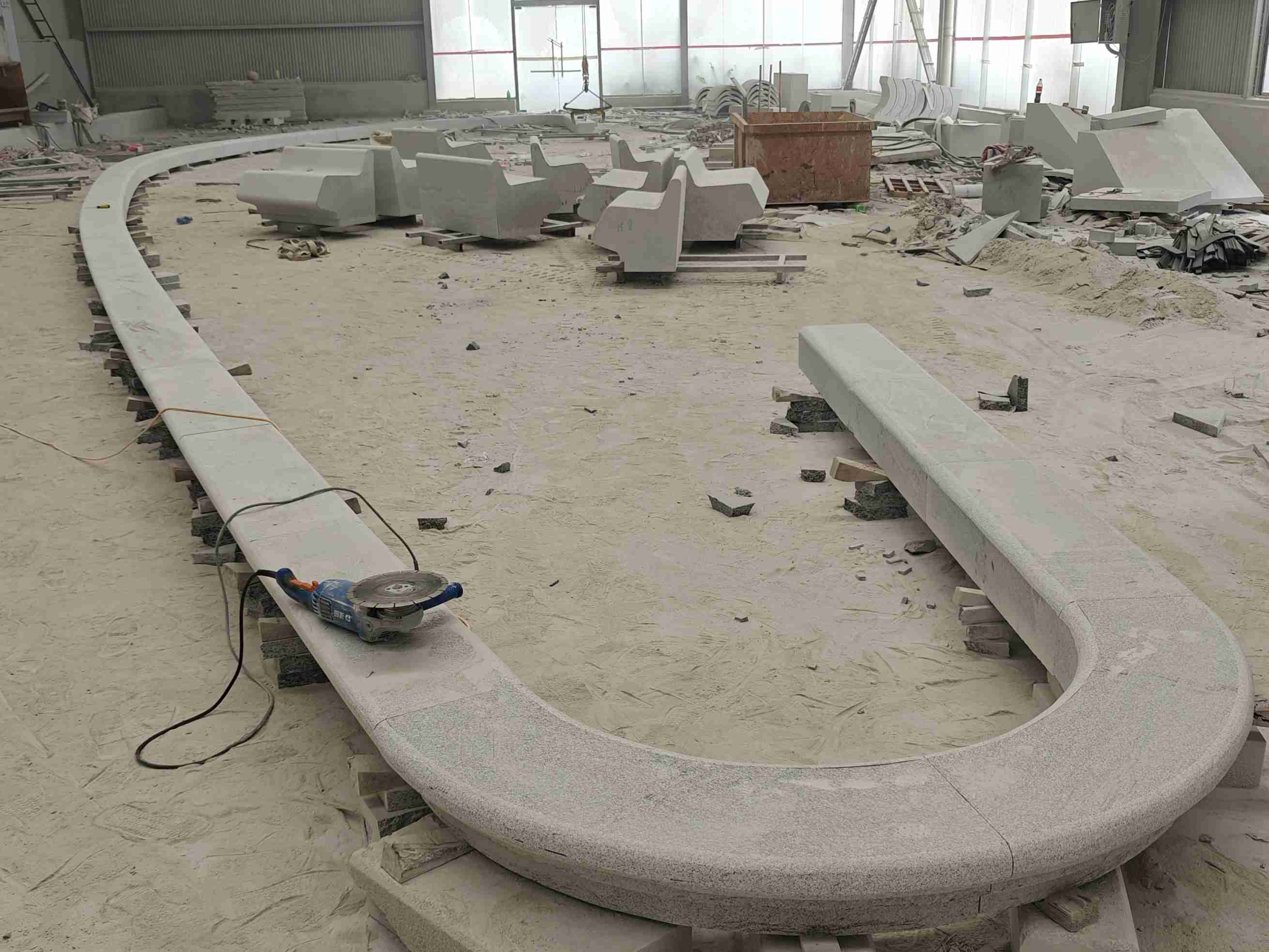 固原 芝麻白花岗岩弧形花坛石，坐凳石