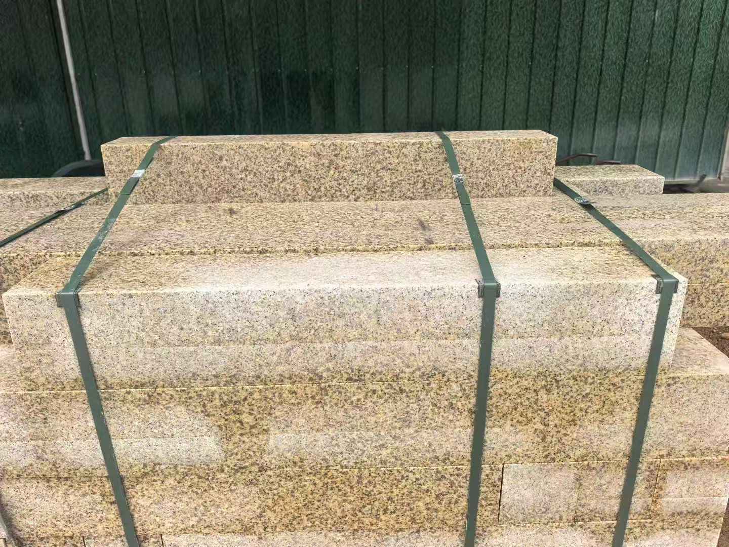 固原 黄金麻花岗岩石材机切面栏杆料半成品