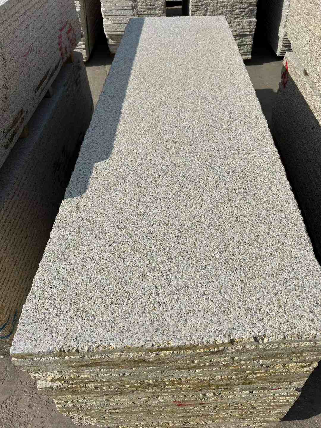 固原 黄金麻花岗岩荔枝面毛板，半成品