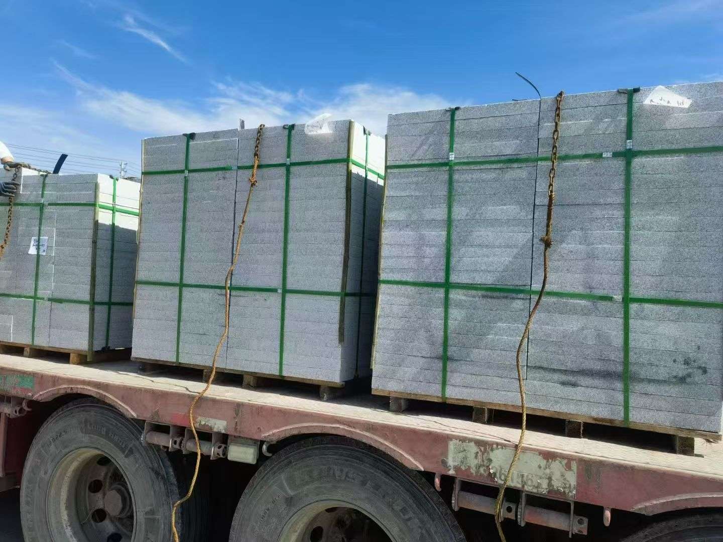 固原 芝麻白花岗岩地铺石装车日常