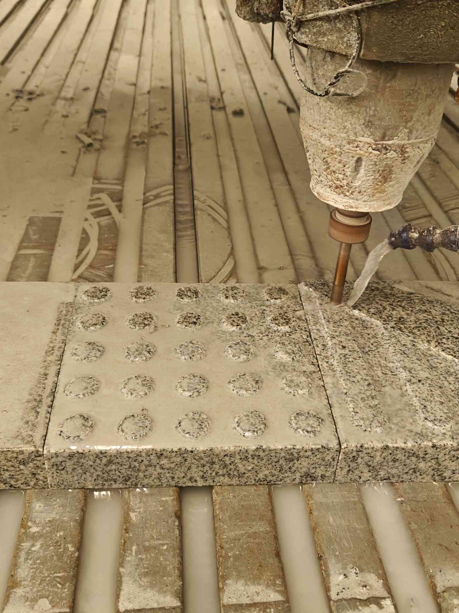 固原 芝麻白花岗岩石材盲人石、盲道石、盲点石