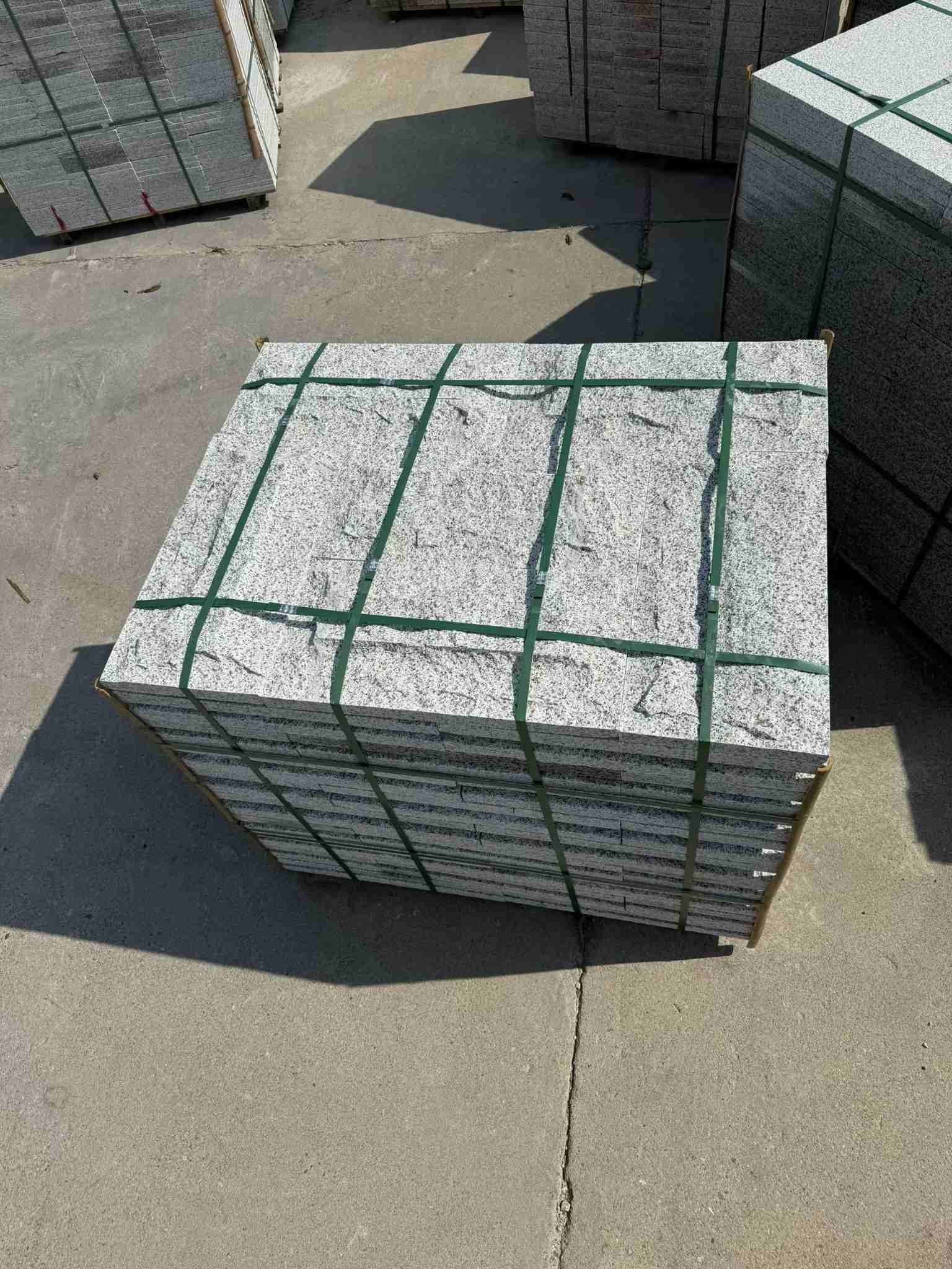 固原 白麻花岗岩石材自然面蘑菇石成品