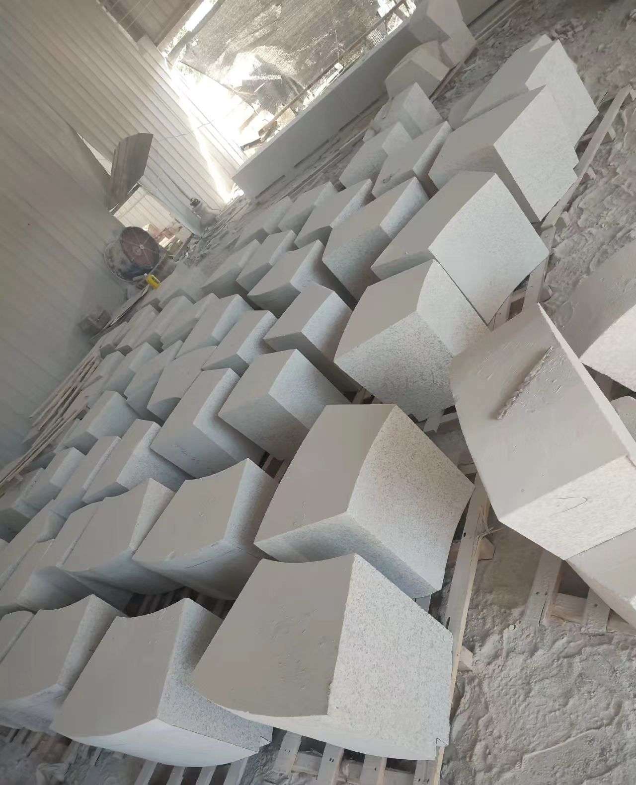 固原 白麻花岗岩异形坐凳