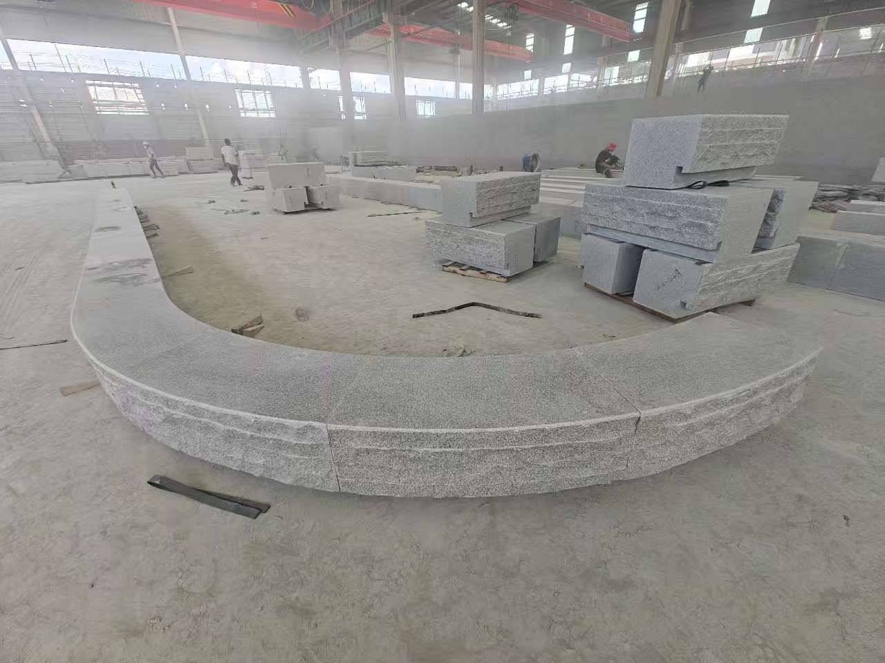 固原 芝麻白异形坐凳，自然面光面弧形加工