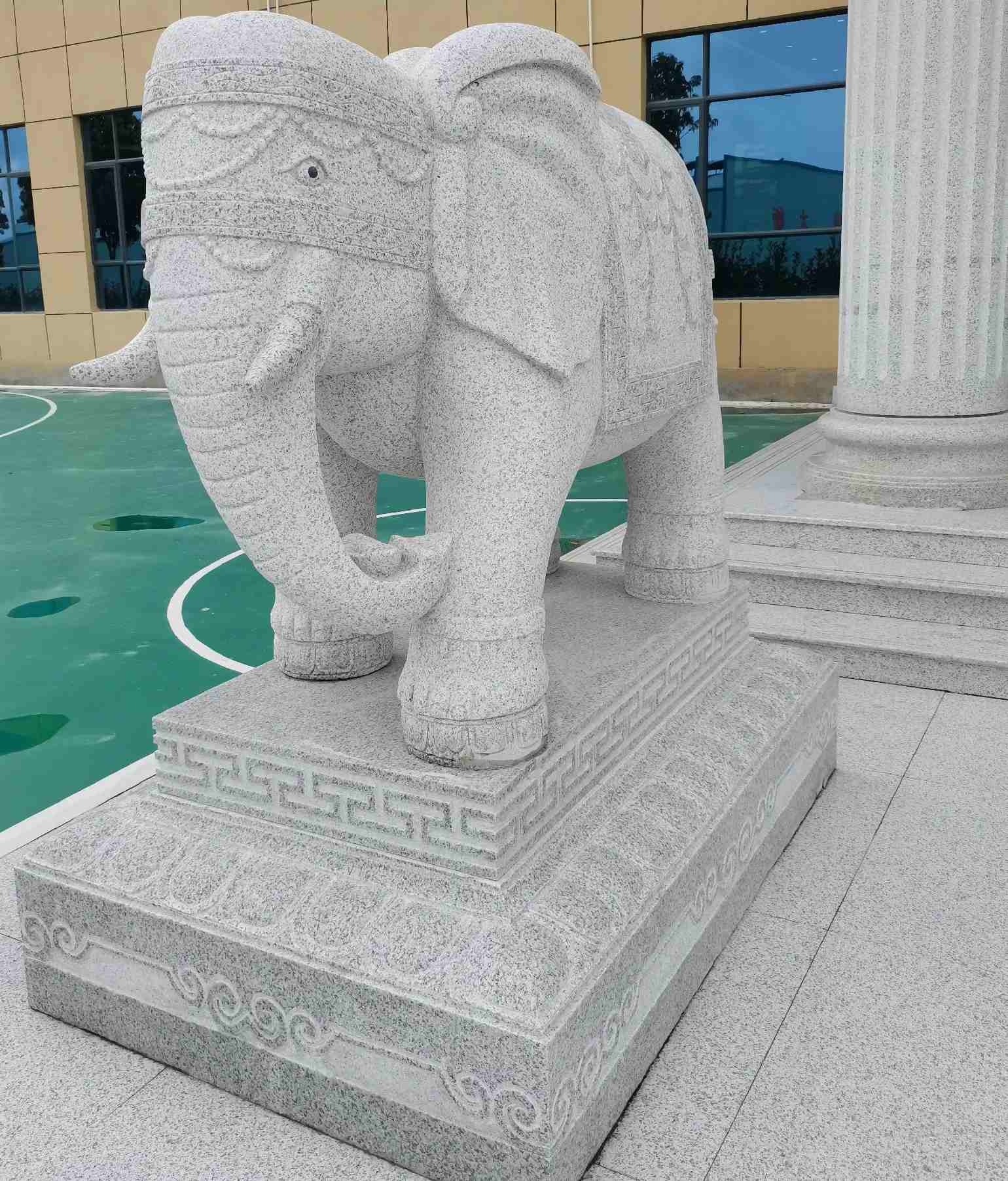 固原 白麻花岗岩动物异形石雕-大象