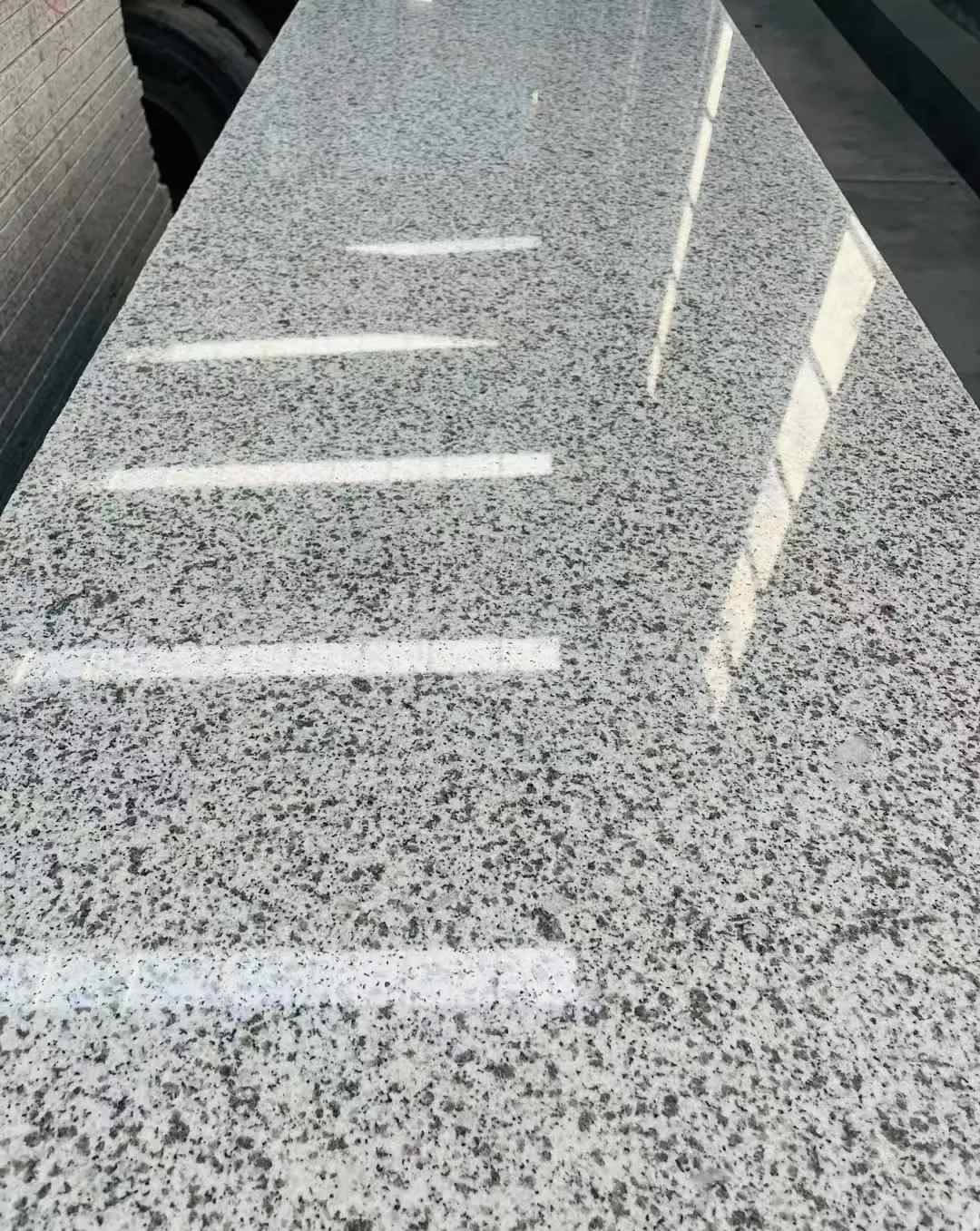 固原 白麻花岗岩光面毛板