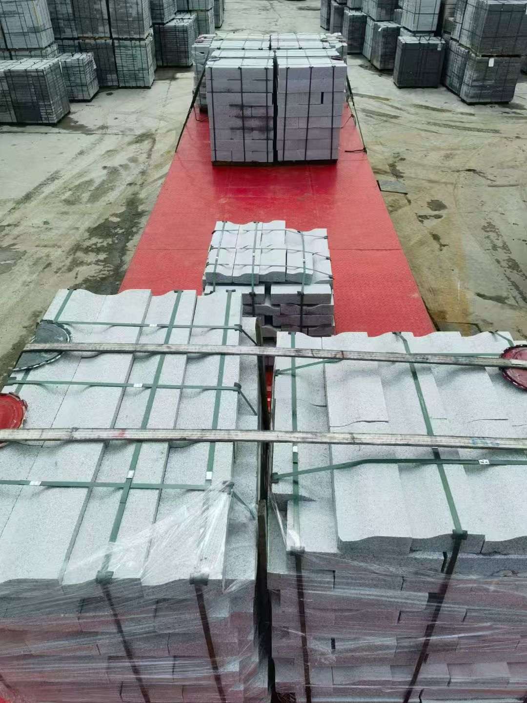 固原 芝麻白仿形加直形路沿石出货日常