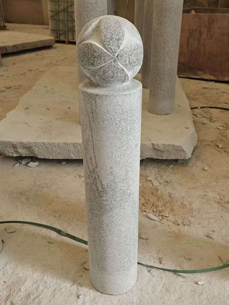 固原 芝麻白花岗岩石材挡车石柱、停车柱、圆柱挡车柱、方柱挡车柱等