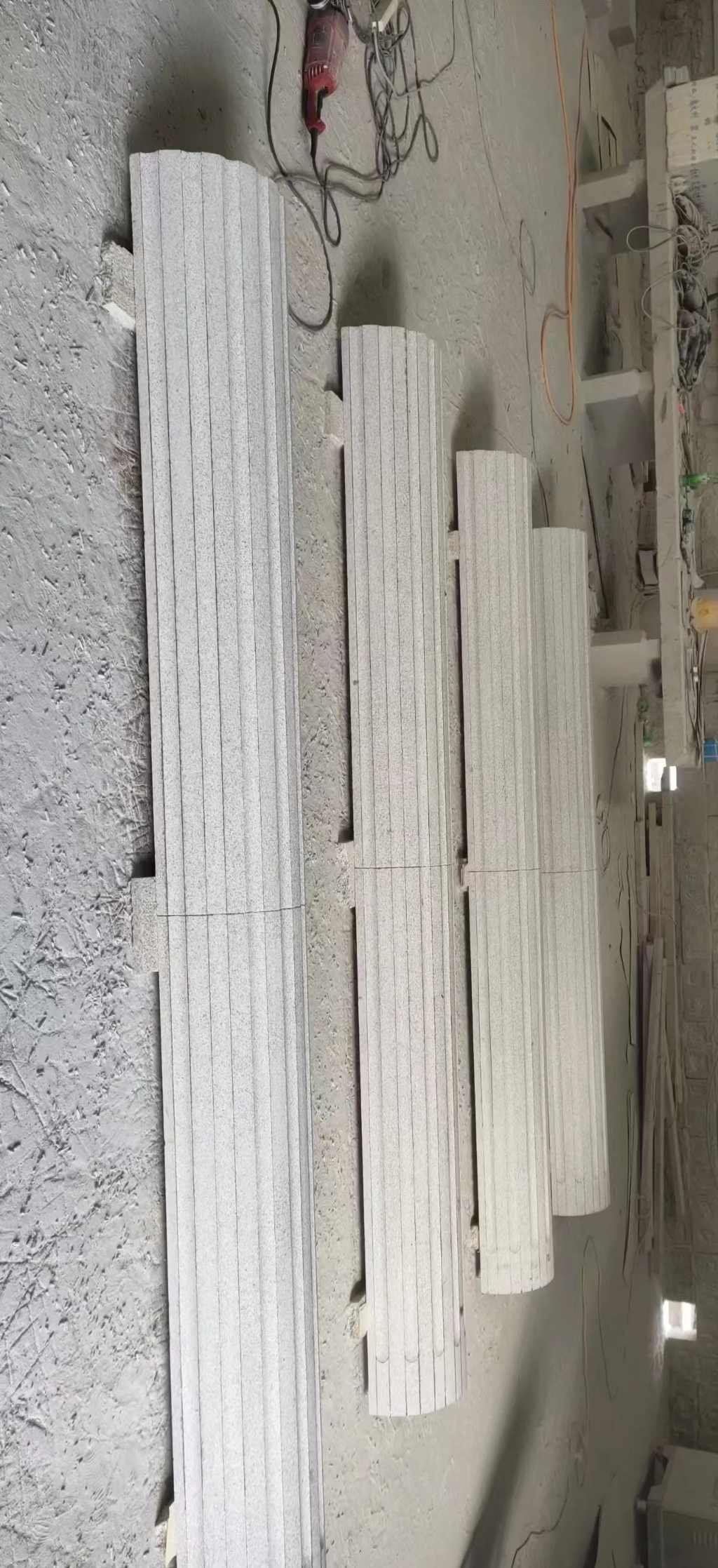 固原 花岗岩厂家带你看白麻花岗岩门楼大柱柱皮