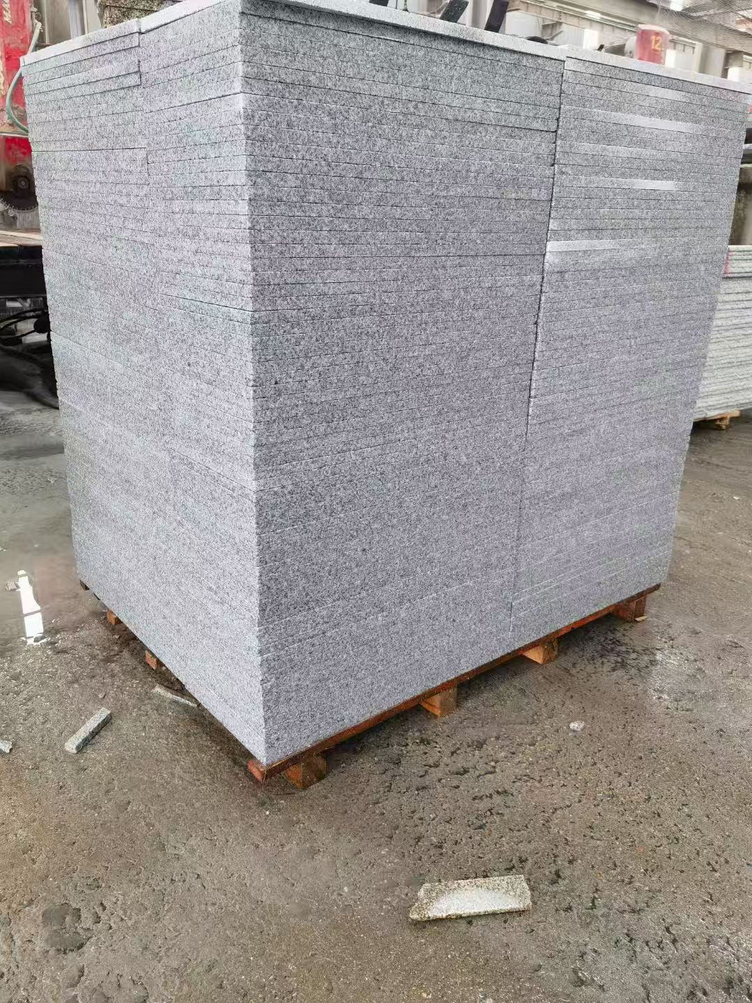 固原 芝麻白火烧面1.8厚300*600地铺石，尺寸标准，厚薄均匀