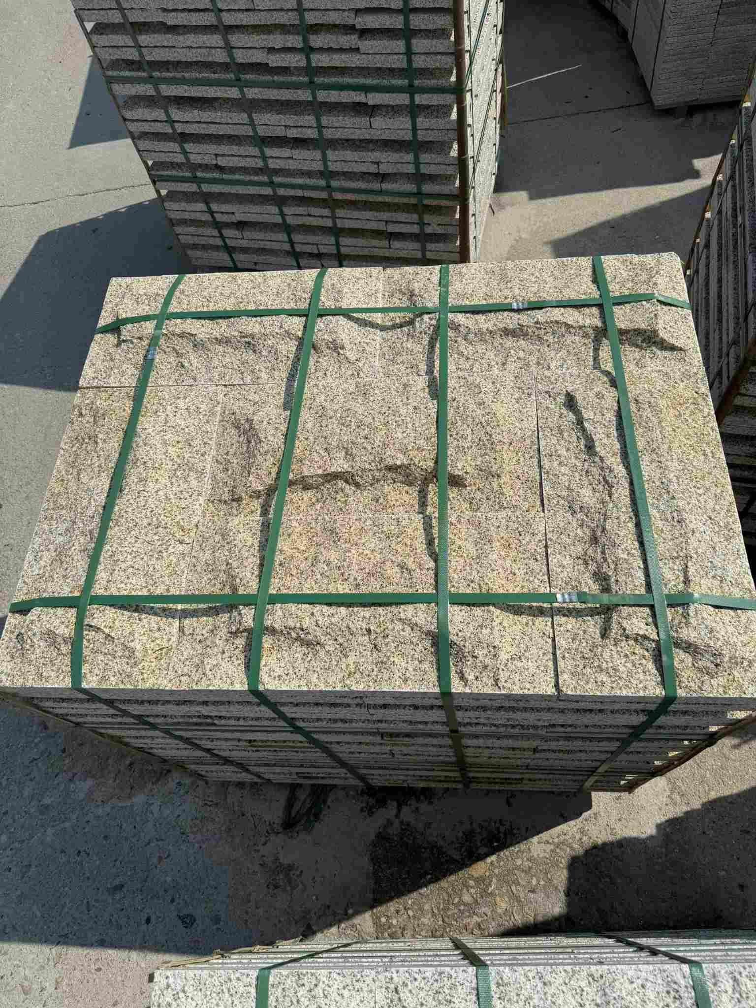 固原 黄金麻花岗岩石材自然面蘑菇石成品