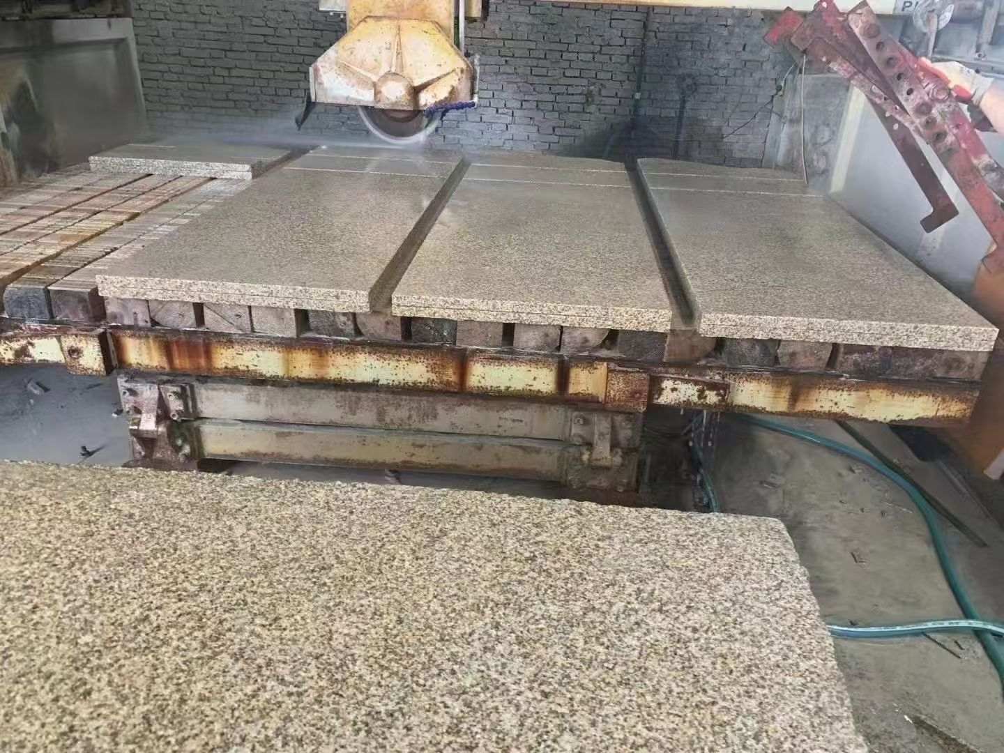 固原 黄金麻荔枝面成品板加工