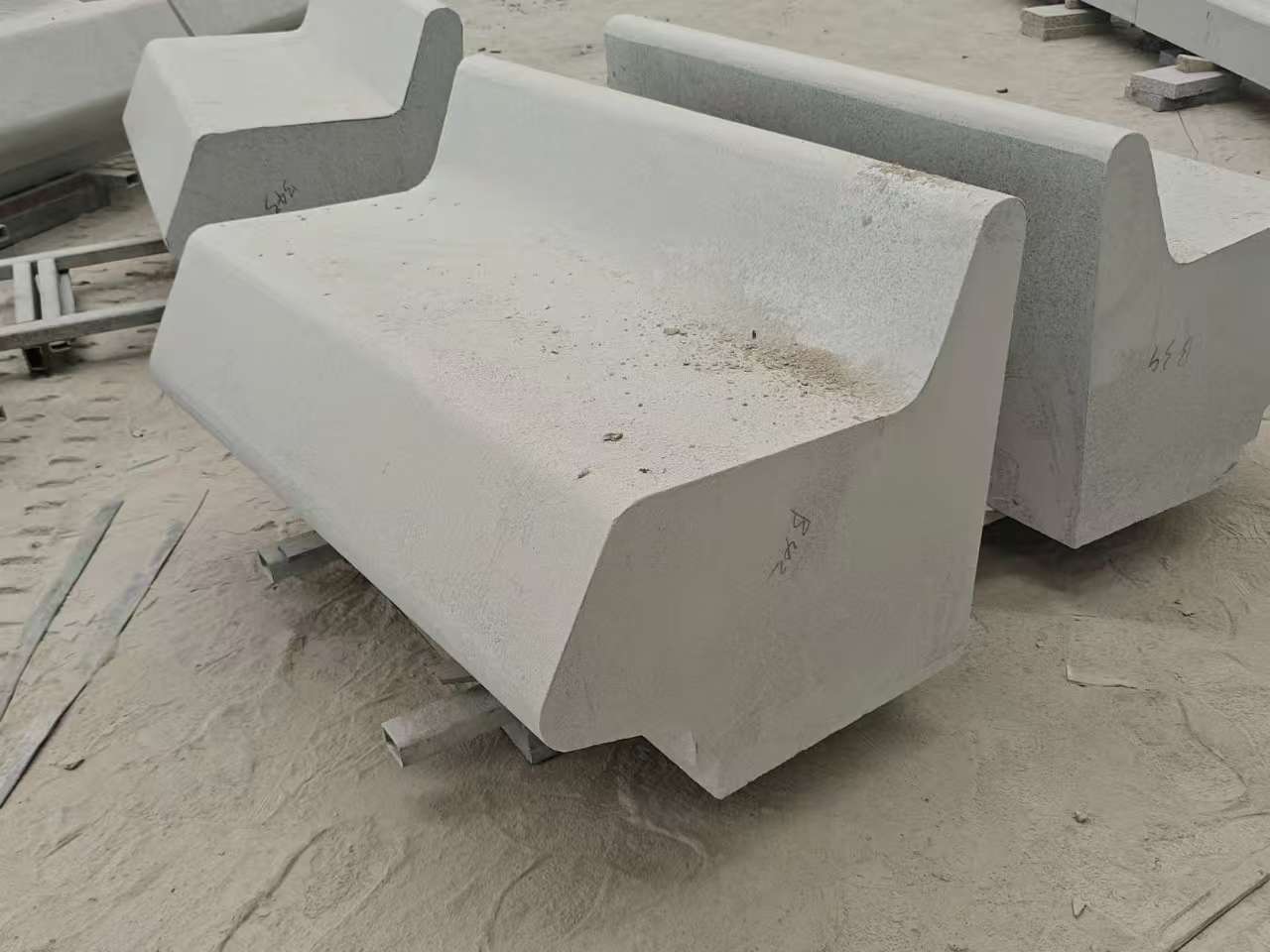 固原 芝麻白花岗岩异形坐凳，石凳