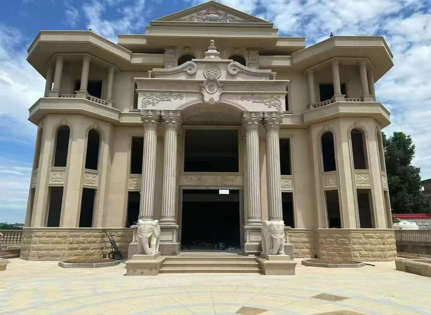 固原 黄金麻别墅外墙干挂，大柱，大象，蘑菇石，雕花板