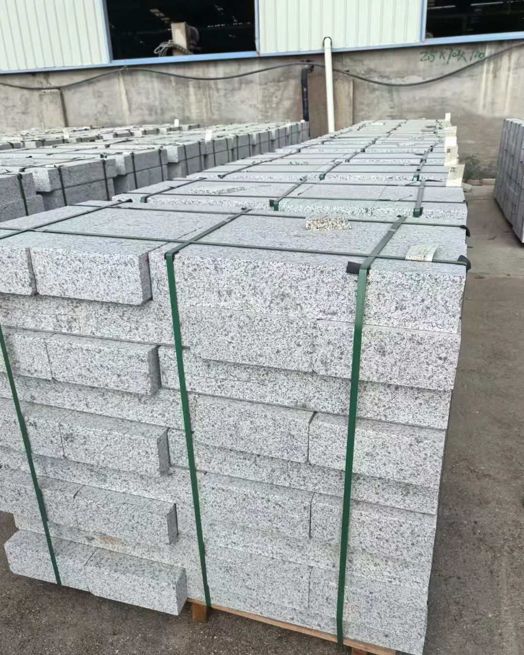 固原 白麻花岗岩路沿石，弧形路沿石，道牙石，马路牙子，界石，路缘石，平沿石，直岩石，平缘石等